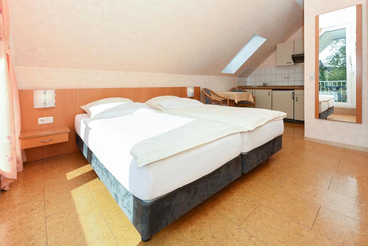 Hotel-Pension Altes Siel Бензерзиль Экстерьер фото