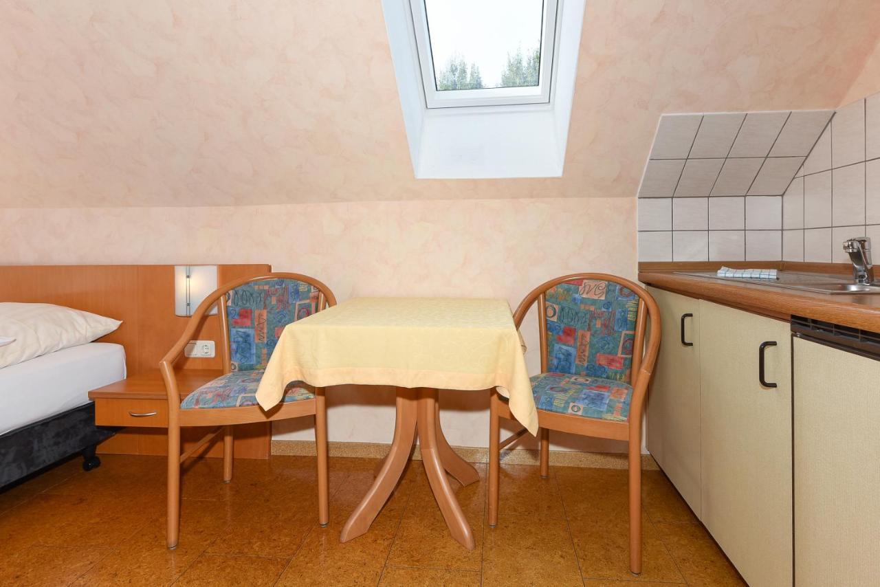 Hotel-Pension Altes Siel Бензерзиль Экстерьер фото