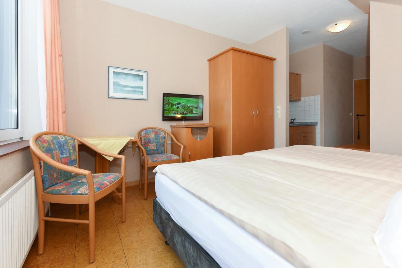 Hotel-Pension Altes Siel Бензерзиль Экстерьер фото